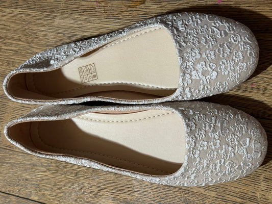 Cute flats size 9 US brand new