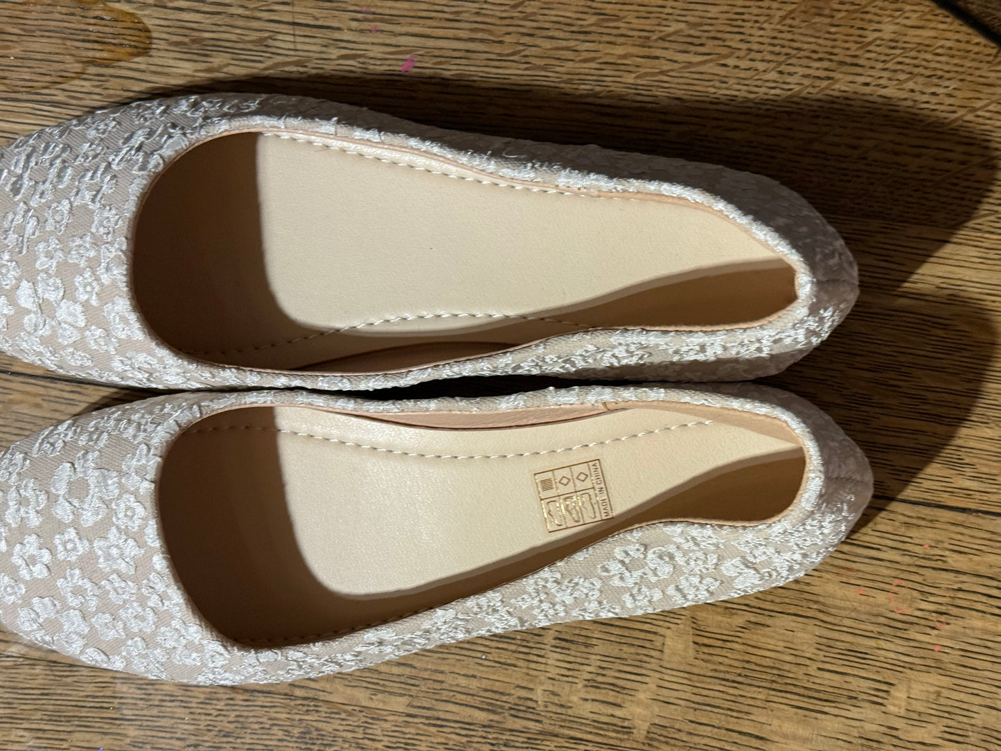 Cute flats size 9 US brand new