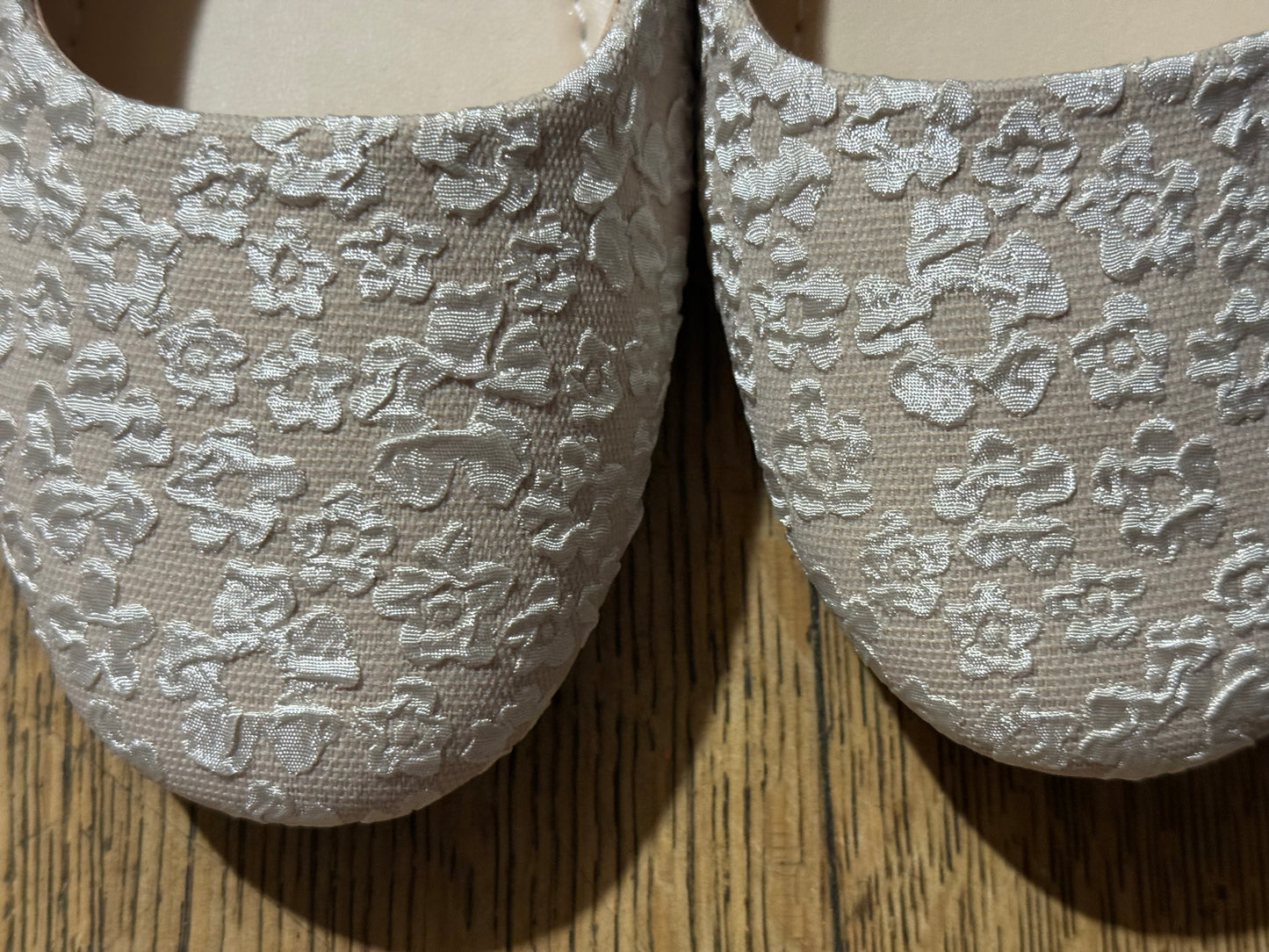 Cute flats size 9 US brand new